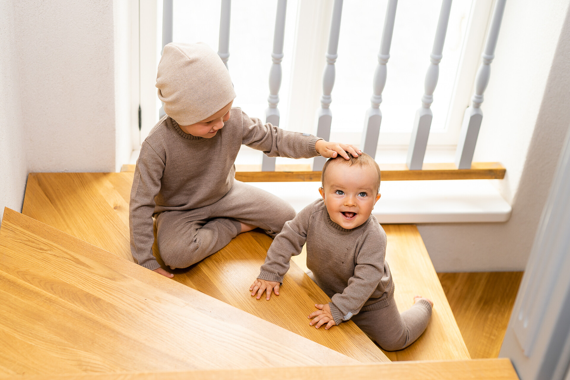 Light and comfortable fine knit leggings for babies and children. Comfortable to wear in every season, from winter to summer.  