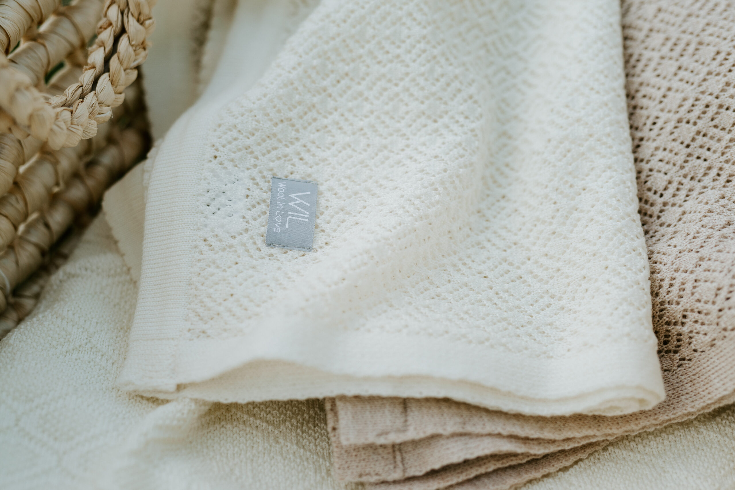 BABY GIFT SET DELIGHT (baby blanket & bonnet)