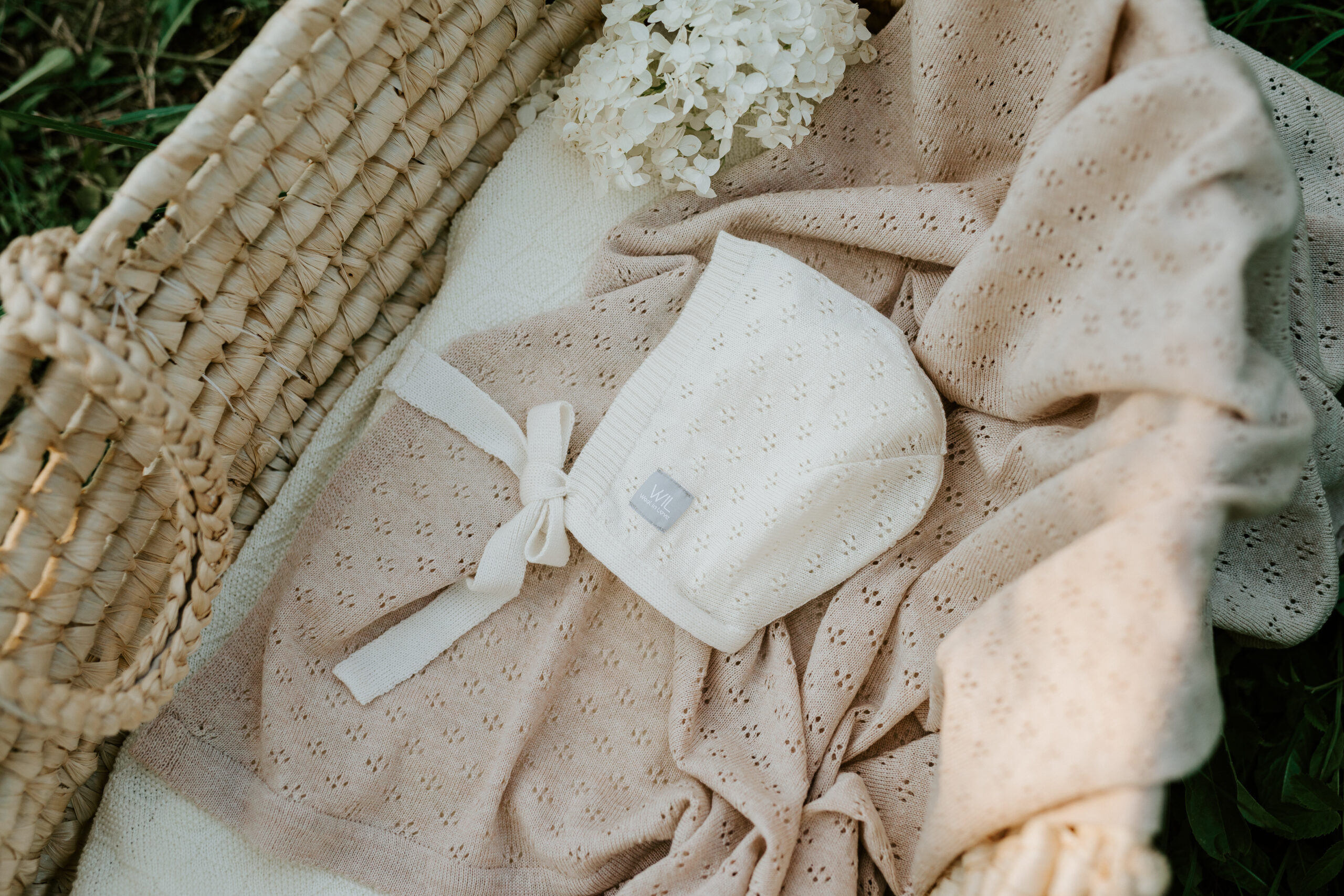 BABY GIFT SET LOVE (baby blanket & bonnet)