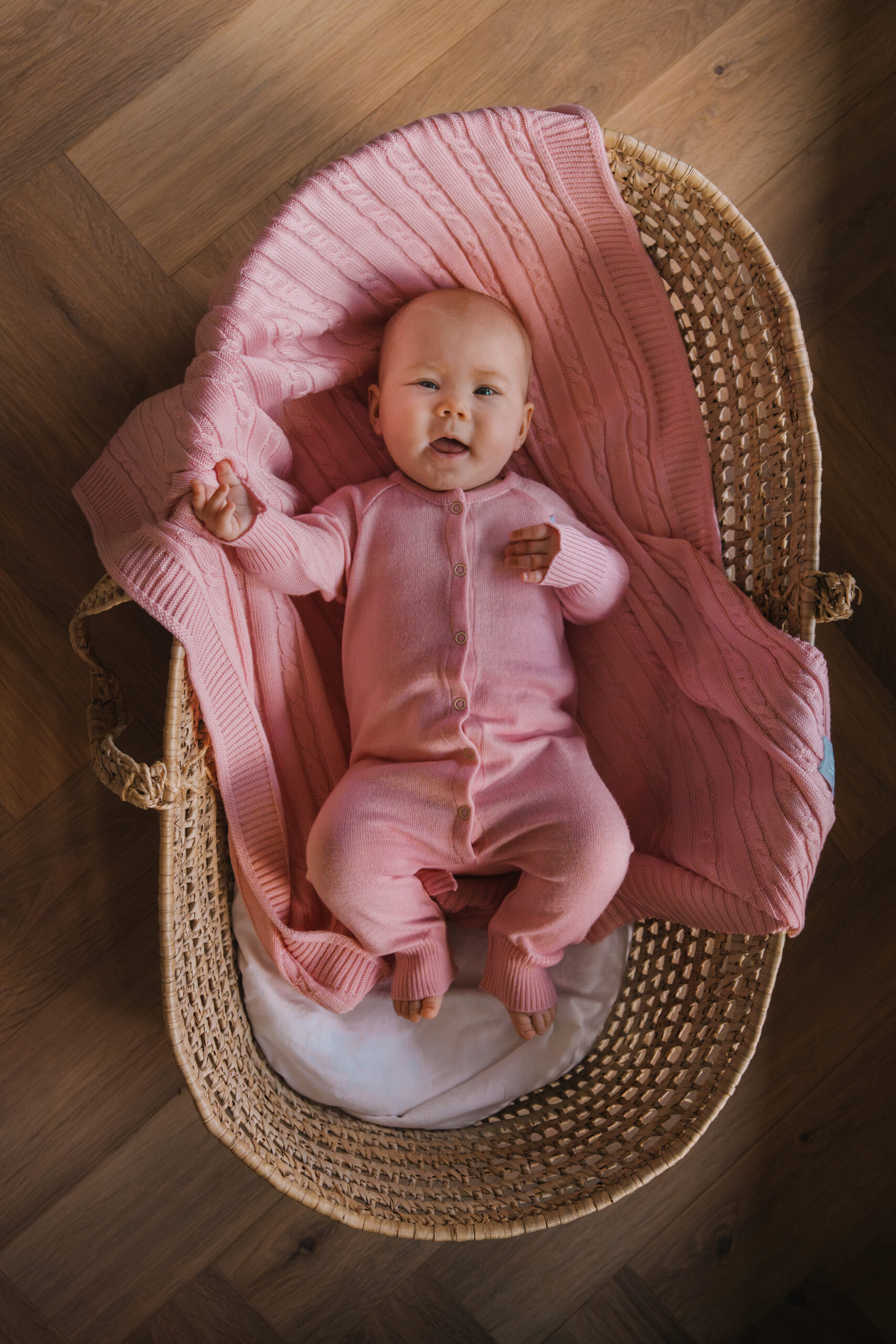 LARGE BABY GIFT SET JOY (baby blanket, onesie & bonnet)