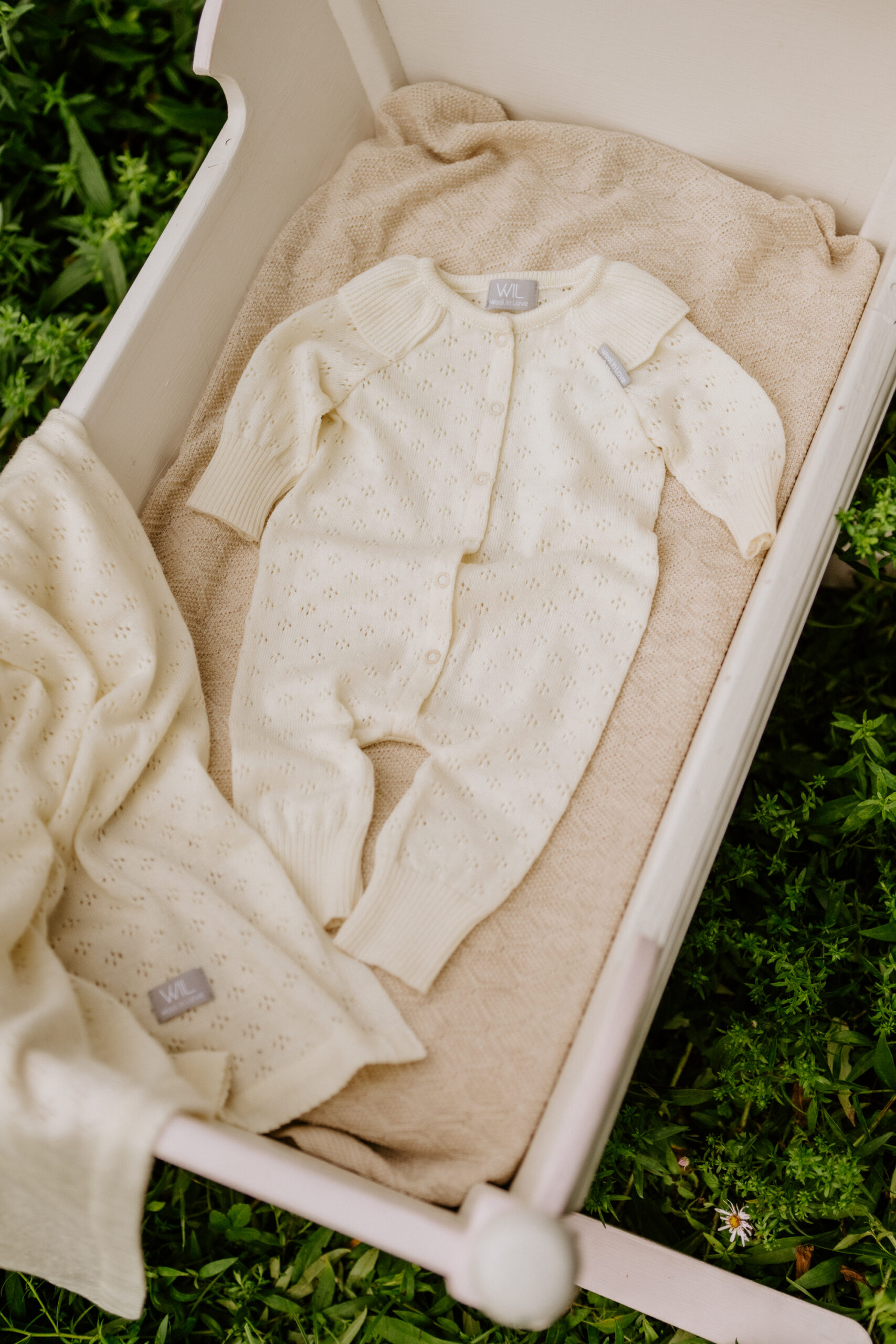 LARGE BABY GIFT SET LOVE (baby blanket, onesie & bonnet)